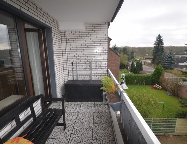 Schöne helle und gut aufgeteilte Wohnung mit Balkon! - Foto 1