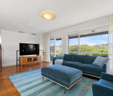 Sunsets, seclusion and elevated warm family living - Photo 3