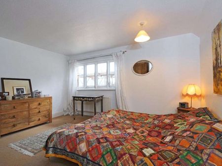 A charming cottage nestled in a peaceful yet convenient location. - Photo 4