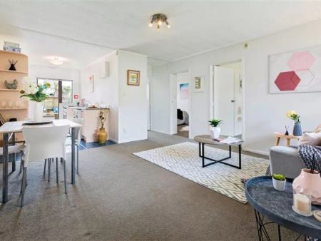 Ground Floor Two Bedroom - Photo 4