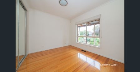 Stylish Low-Maintenance Living in the Heart of Pascoe Vale South - Photo 2