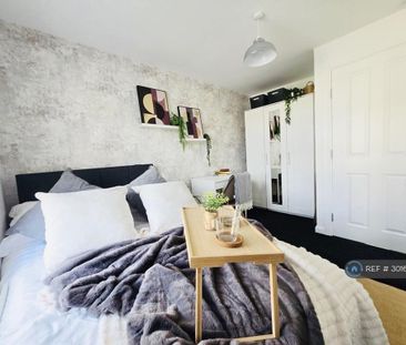 1 bedroom in a house share to rent - Photo 3