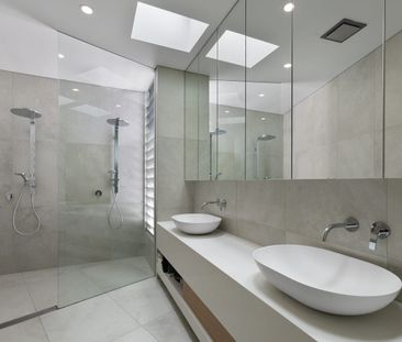 Executive Coastal Retreat – Luxury Rental with Panoramic Ocean Views - Photo 5