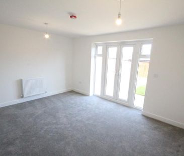 3 bedroom semi-detached house to rent - Photo 2