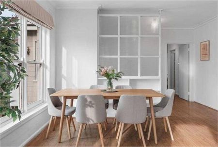 Spacious Home in the heart of Moorabbin - Photo 2