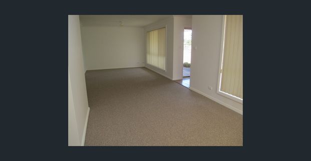 Comfortable 2 Bedroom Duplex in Quiet Area - Photo 1