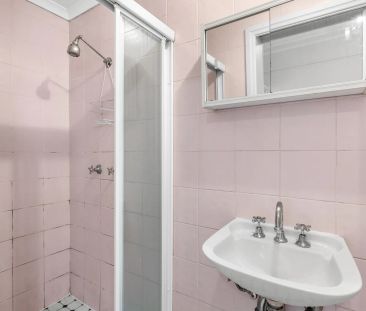 Well-maintained studio in a convenient location - Photo 3