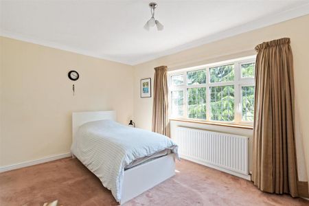 6 bedroom detached house to rent - Photo 4