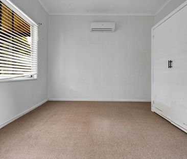Charming 3-Bedroom Retreat in Mildura - Photo 3