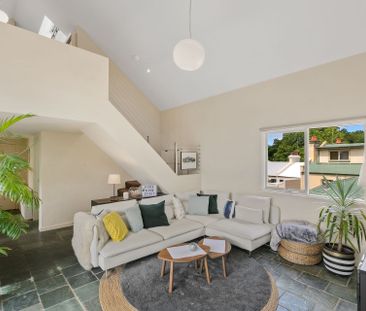 A Surprisingly Tranquil, Lush, Urban Townhouse - Photo 1