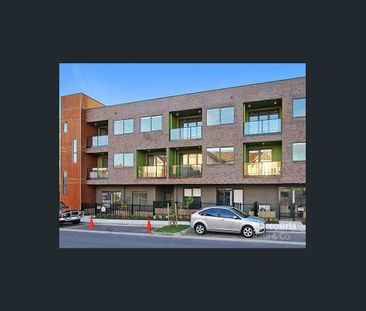 Stunning Apartment In Ideal Location! - Photo 2