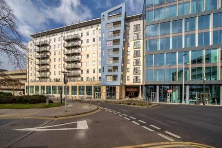 Woking, Surrey, GU21 - Photo 5