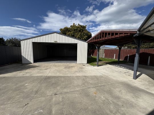 4 Bedrooms + Huge Garage + Pet Friendly! - Photo 1