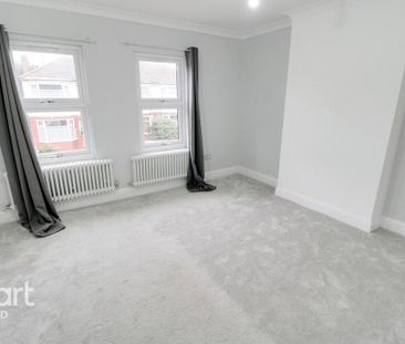 3 bedroom end of terrace house to rent - Photo 4