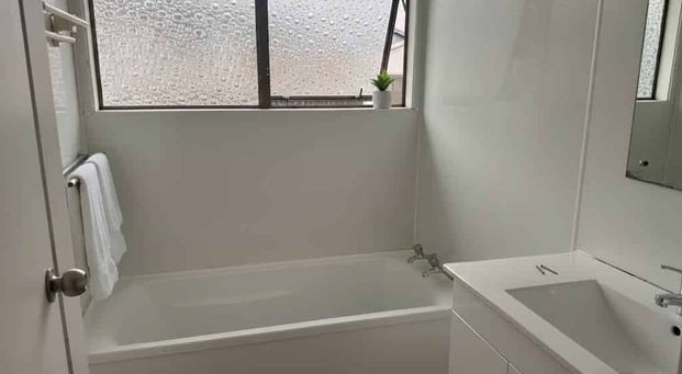 Spacious 3-Bedroom Home with Sleepout – Conven... - Photo 1