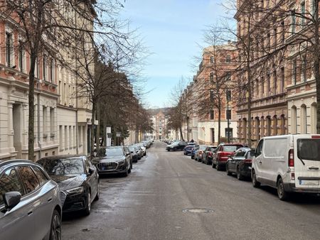 Kaßberg • 3 Zimmer • Balkon • Parkett • Bad mit Wanne • Aufzug • Dachgeschoss-Flair • Anschauen !? - Photo 5