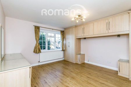 4 bedroom detached house to rent - Photo 2