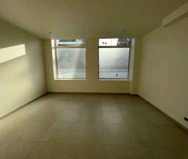 VOLLEDIGE VERNIEUWDE BENEDENWONING MET 2 SLAAPKAMERS EN RUIM TERRAS... - Photo 3