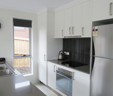 Modern Living with Space to Enjoy - Blackmans Bay - Photo 4