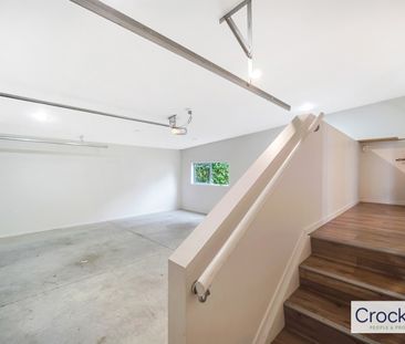 Bright and airy family home - Photo 6