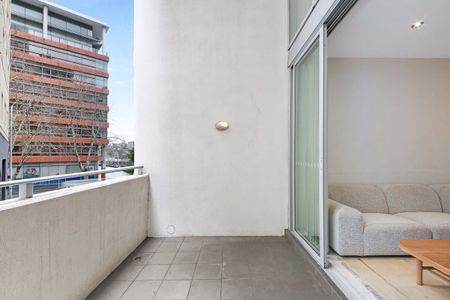 Furnished Split-Level Apartment with Study I Ducted A/C & Balcony in Prime Inner-City Spot - Photo 2