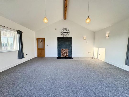 4 bedroom detached house to rent - Photo 1