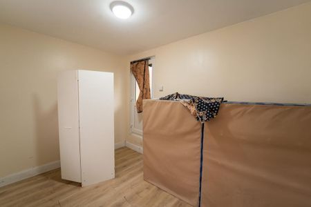 4 bedroom terraced house to rent - Photo 2