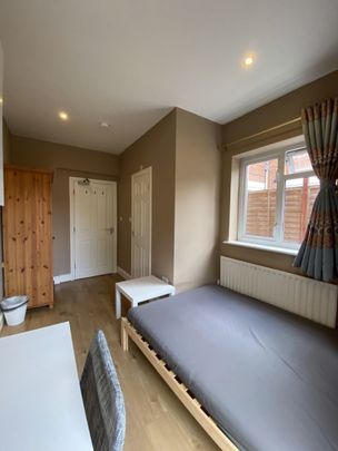 Broadlands Road, Southampton - Photo 1
