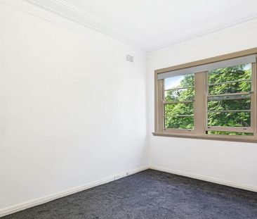 Modern two-bedroom apartment in one of Kirribilli's most sought-aft... - Photo 6