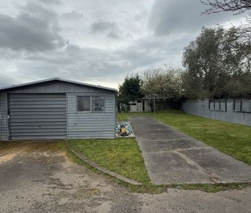 Close to town, tidy home - Photo 1