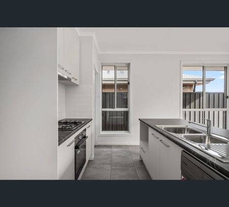 18 Whitehaven Cct, Aldinga Beach, SA 5173 - Photo 3