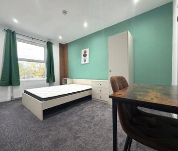 1 bedroom in a house share to rent - Photo 2