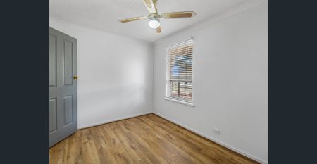 Neat & Tidy 3 Bedroom Home - Photo 3