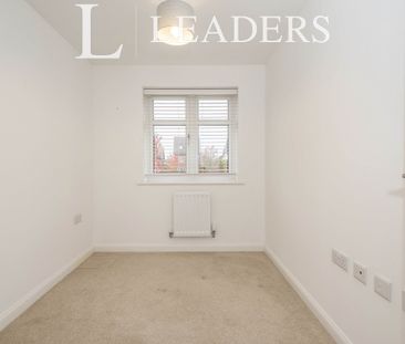 3 bedroom house to rent Lewry Road, Botley, Southampton, SO32 - Photo 2