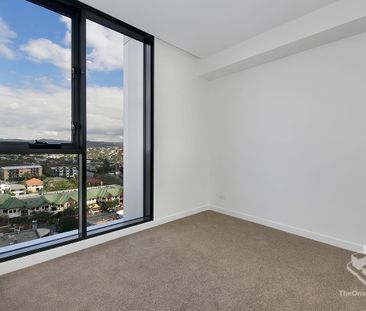1 BEDROOM UNFURNISHED APARTMENT WITH ALLOCATED CAR PARK - Photo 3