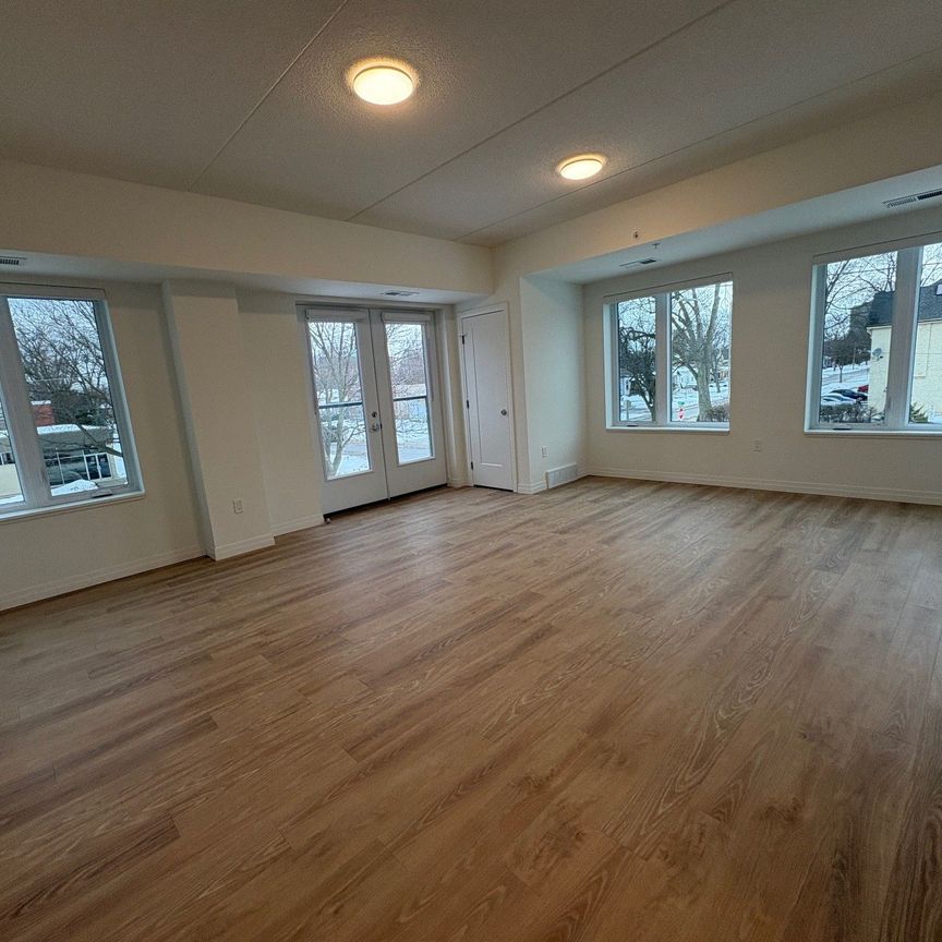 For Lease - 351 Hill Street Unit# 220, London East, Ontario - Photo 1