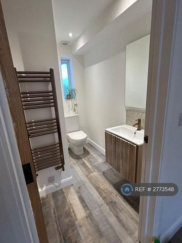 1 bedroom in a house share to rent - Photo 5