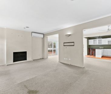 10 Chivalry Avenue, Glen Waverley - Photo 4