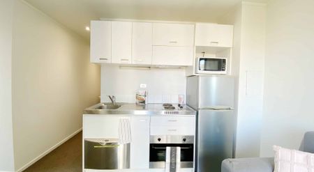 Bright Two-Bed with Openable Windows - CBD Living - Photo 4