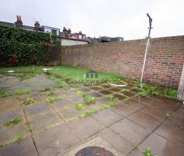 3 bedroom end of terrace house to rent - Photo 4