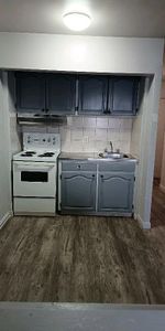 logement à louer 21/2 poêle, frigo inclus. chauffage électricité et eau chaude inclus. Pas d'animaux - Photo 4