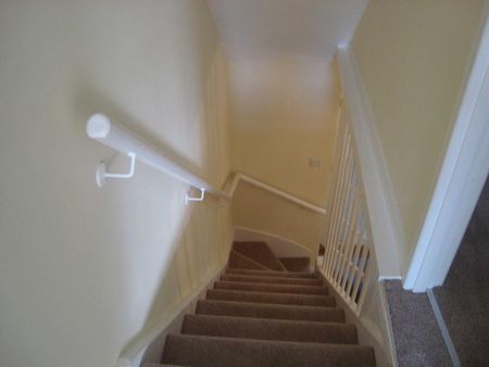 2 bedroom terraced house to rent - Photo 4