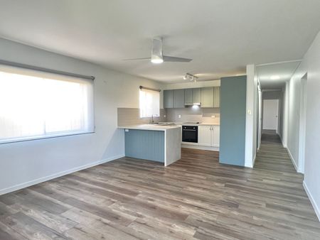 2-Bedroom Unit in Surfers Paradise - Coastal Living at Its Best! - Photo 4