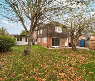 4 bedroom link detached house to rent - Photo 1