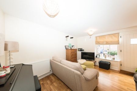 1 bedroom mews to rent - Photo 4