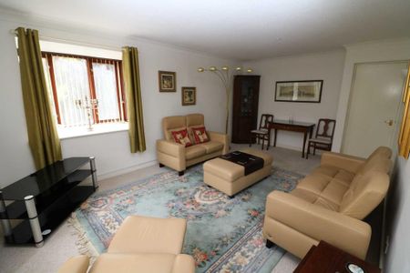 2 bedroom flat to rent - Photo 2