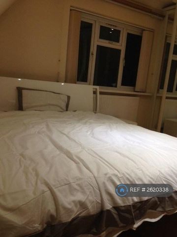 1 bedroom in a house share to rent - Photo 2