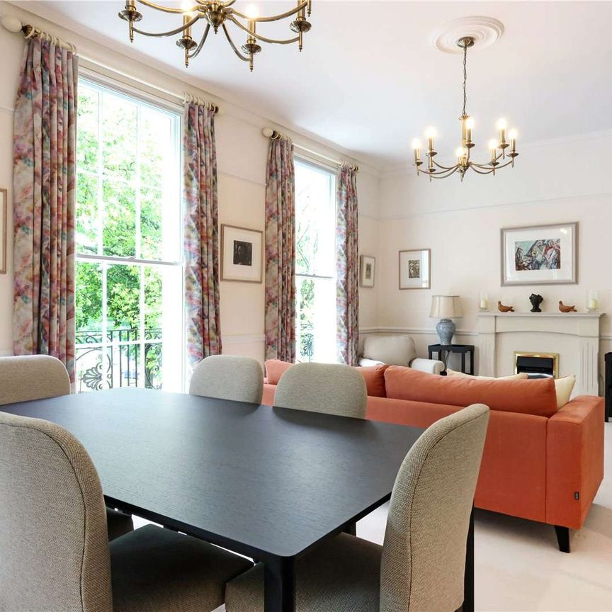 An exceptional two bedroom apartment with views over Imperial Gardens - Photo 1
