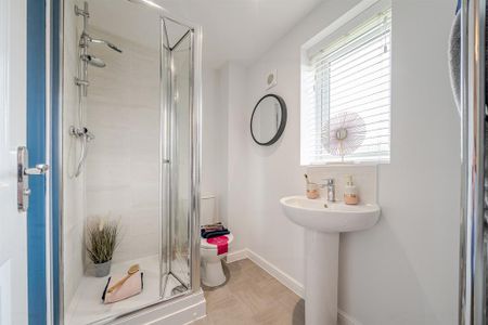 3 bedroom detached house to rent - Photo 2