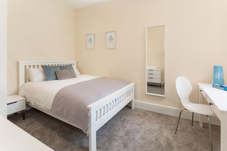 4 bedroom terraced house to rent - Photo 5